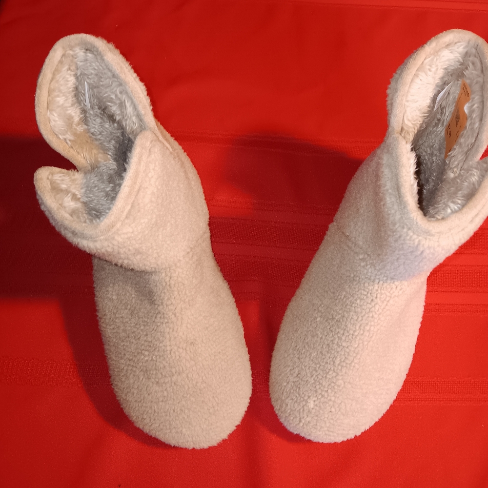 Cozy Cream Women's Slippers